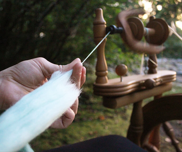 The Joy of Handspinning – Hand spinning wool into yarn with a